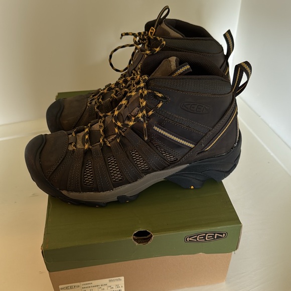 NEW Keen Men’s Voyageur Raven/Tawny Olive Mid Hiking Boots size US 11 - Picture 3 of 5